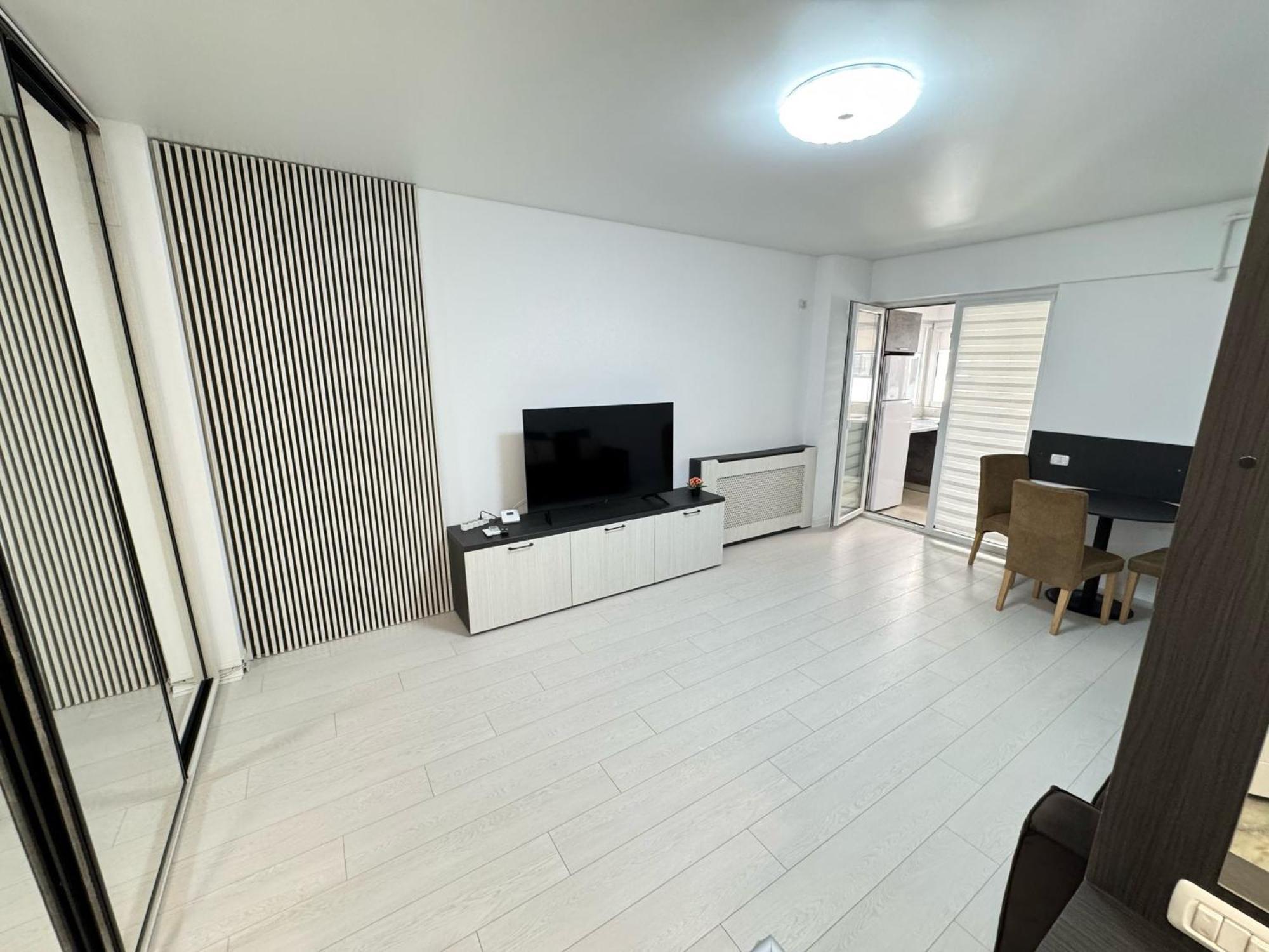Luxury Glam Apartments Central Adress Bucuresti With Parking Luaran gambar